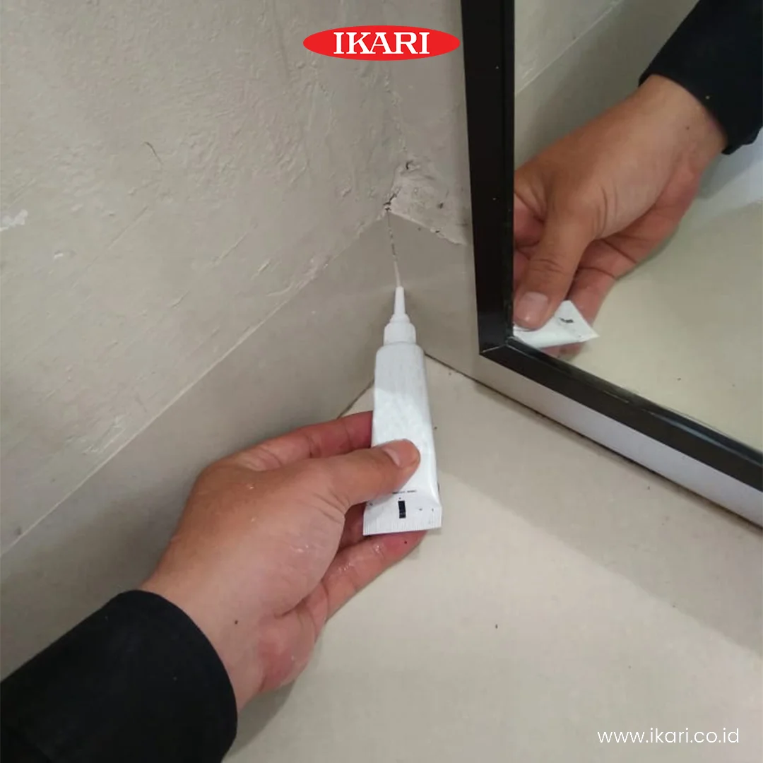 Pemasangan Baiting Gel Sebagai Umpan Serangga